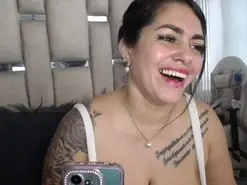 Amateur Live Porn of chelaqueen_