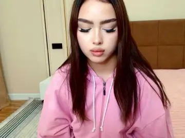 Bongacams Nude Webcam of maddieperezzz