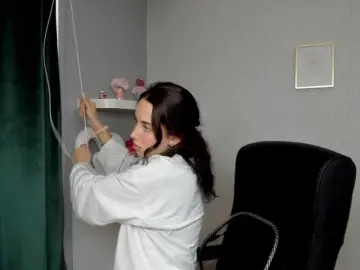 Bongacams Sex Chat of adeleLive