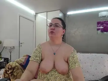 Bongacams Free Porn Cam of ILoveToFeelU