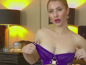 Bongacams Free Live Porn of MisshaNight