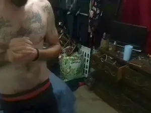 Cam4 Live Porn of JohnnyCumLate