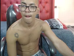Cam4 Live Porn of maximiliano_ho