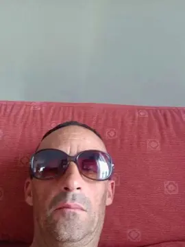 Cam4 Live Porn of comilon77