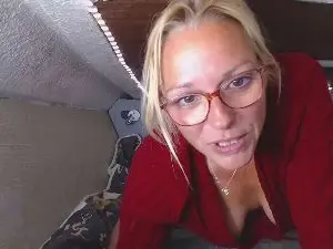 Cam4 Live Porn of Doucelouve9
