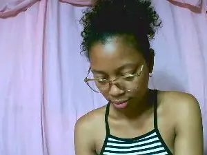 Cam4 Watch Live Sex Cams of Skingyrle