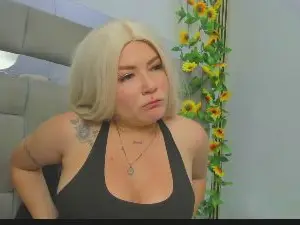 Cam4 Nude Webcam of roselyn_arnold_