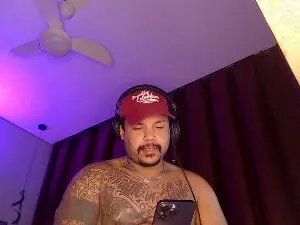 Cam4 Free Live Porn of alexmonster2