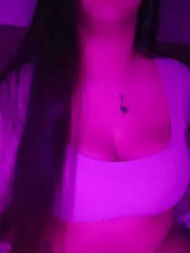 Cam4 Watch Live Sex Cams of morenita_888