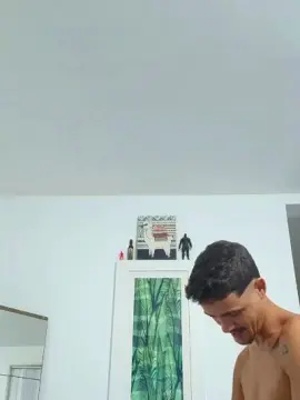 Cam4 Free Live Porn of Levi_Henrique