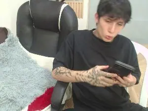 Cam4 Free Live Porn of Iantwink18