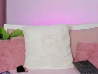 Camsoda Nude Webcam of mia-ssweett1