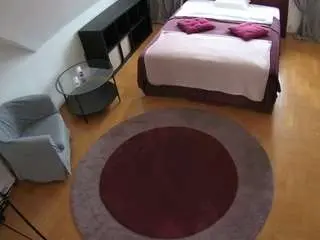 Camsoda Nude Webcam of voyeurcam-julmodels-whitebed-1