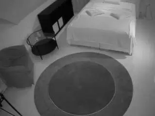 Camsoda Nude Webcam of voyeurcam-julmodels-whitebed-1