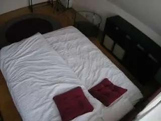 Camsoda Live Sex Cam of voyeurcam-julmodels-whitebed-2