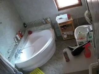 Camsoda Sex Chat of voyeurcam-julmodels-bath-1st-2