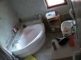 Camsoda Adult Webcam of voyeurcam-julmodels-bath-1st-2