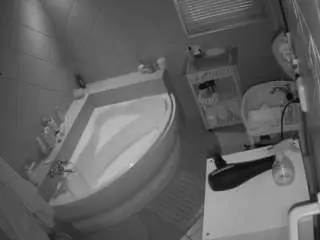 Camsoda Adult Webcam of voyeurcam-julmodels-bath-1st-2