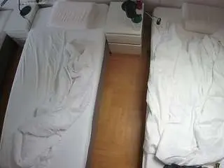 Camsoda Live Sex Cam of voyeurcam-julmodels-bed-5