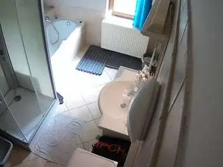 Camsoda Sex Chat of voyeurcam-julmodels-bath-2nd-2