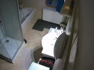 Camsoda Nude Webcam of voyeurcam-julmodels-bath-2nd-2