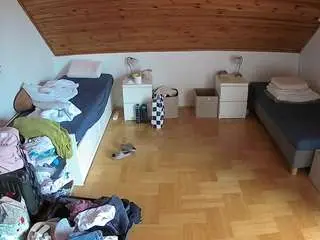 Camsoda Nude Webcam of voyeurcam-julmodels-greybed-3
