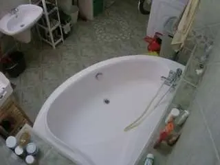 Camsoda Live Sex Cam of voyeurcam-julmodels-bath-1st-1