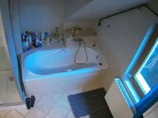Camsoda Nude Webcam of voyeurcam-julmodels-bath-2nd-1