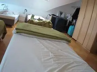 Camsoda Sex Cam of voyeurcam-julmodels-bed-1