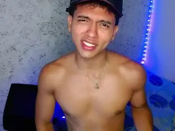 Chaturbate Sex Cam of tonydesire_