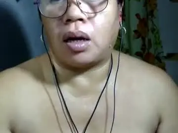 Chaturbate Live Sex Cam of hottycrissy4u