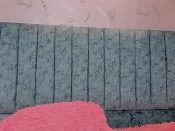 Chaturbate Live Sex Cam of mia_velmont