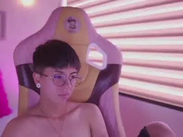 Chaturbate Nude Webcam of tommy_blue1