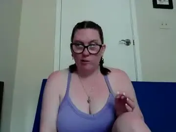 Chaturbate Live Sex Cam of fuzzypeaches87