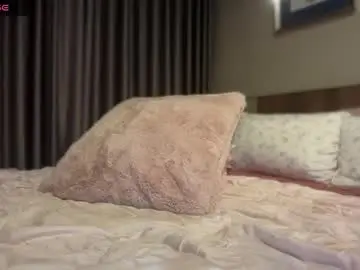 Chaturbate Live Sex Cam of chillstella