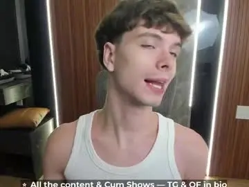 Chaturbate Live Sex Cam of calvin_loves_you