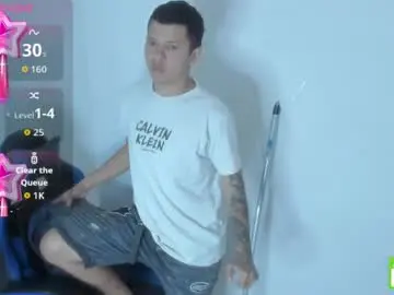 Chaturbate Live Sex Cam of steven_skinnyboy