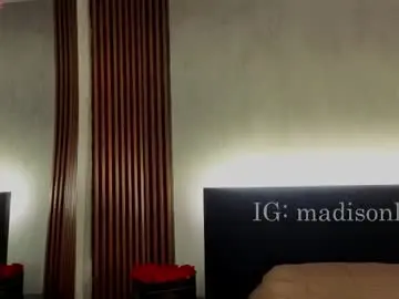 Chaturbate Live Sex Cam of madison_little