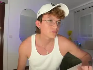 Chaturbate Live Sex Cam of anddres_boss