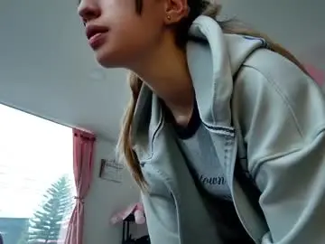 Chaturbate Watch Live Sex Cams of barbie20_