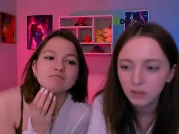 Chaturbate Live Sex Cam of chloe_ley
