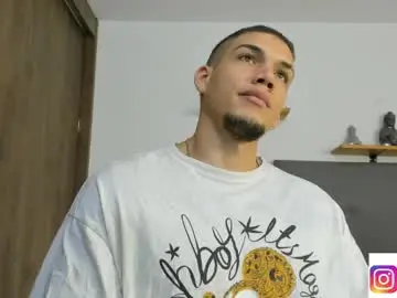 Chaturbate Live Sex Cam of axel_taylor21