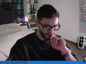 Chaturbate Nude Webcam of phantom_bigger1