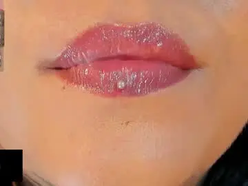 Chaturbate Free Live Porn of honey_mooon