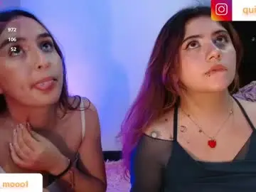 Chaturbate Live Sex Cam of leah_moon11