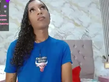 Chaturbate Live Sex Cam of mia_hiills
