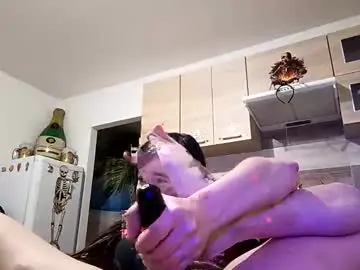 Chaturbate Sex Chat of awesome_fun_with_housewife