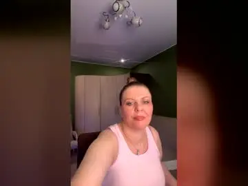Chaturbate Sex Cam of leona_tracie