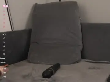 Chaturbate Live Sex Cam of jennyplaudis_