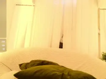 Chaturbate Live Sex Cam of sindell_cryell